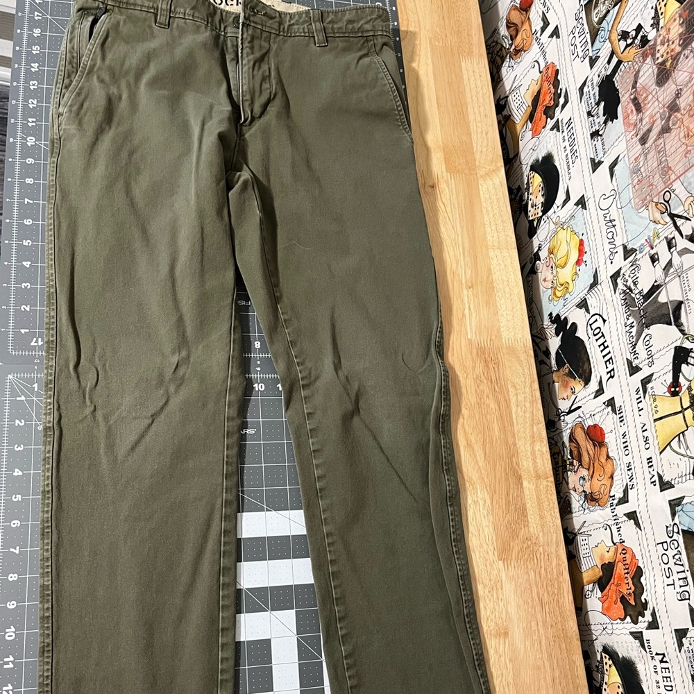 Green Dockers slim fit Chino 30x32